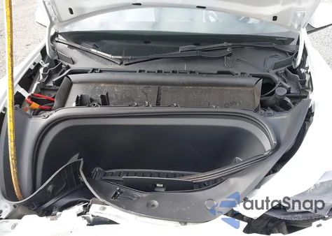 2022 Tesla Model Y Performance Dual Motor All-Wheel Drive z USA, uszkodzony, nr VIN 7SAYGDEF3NF565275